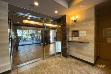 エントランスはオートロック付きです。