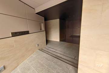 エントランスはエントランス付きです。