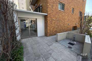 敷地西側入り口