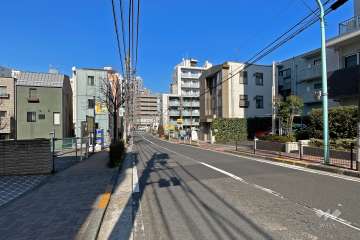 敷地西側の前面道路
