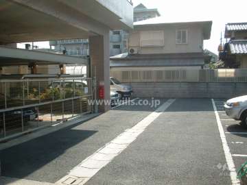 敷地内駐車場（平面式と機械式とがあります。）