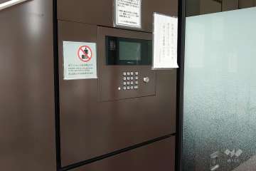 エントランスはオートロック付きです。