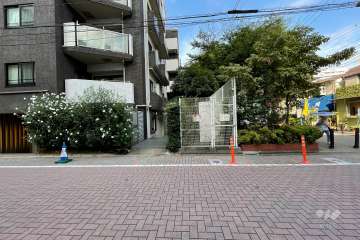 敷地に隣接する『広尾児童遊園地』