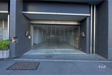 駐車場の出入り口（リングシャッター付き）