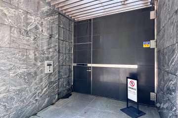 エントランスはオートロック付きです。