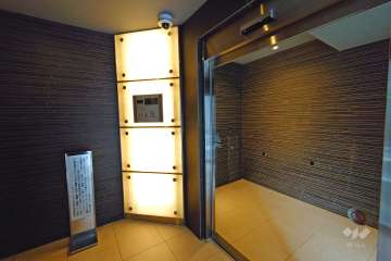 エントランスはオートロック付きです。