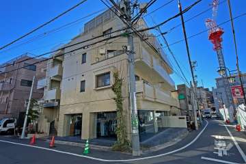 パーク代々木上原の外観（南東側から）