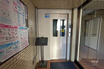 エントランス内のエレベーター