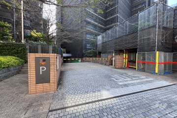 駐車場の出入り口（ロボットゲート付き）