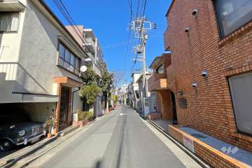 敷地北西側の前面道路