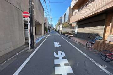 敷地東側の前面道路