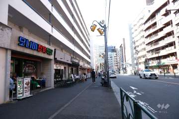 敷地北側の前面道路（東側から）