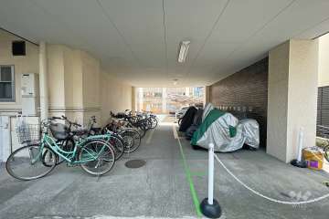 駐輪場とバイク置き場　