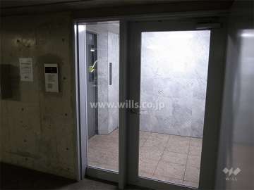 駐車場からエレベーターで直接各フロアにアクセス出来ます。