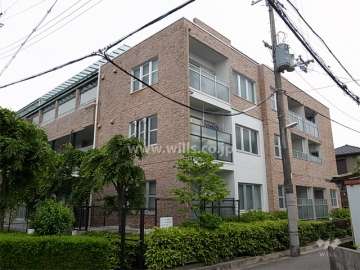 パレ武庫之荘東2の外観（北西側から）　外壁には天然石が使われています。