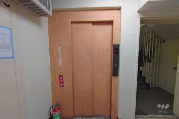 共用のエレベーター