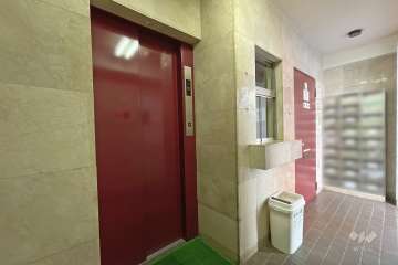 共用のエレベーター