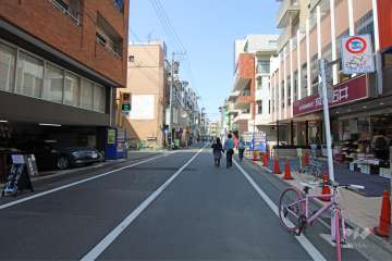 敷地北西側の前面道路