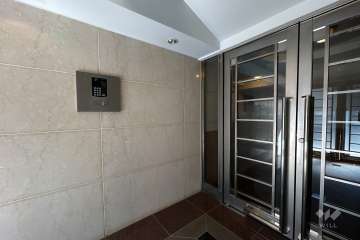 エントランスはオートロック付きです。