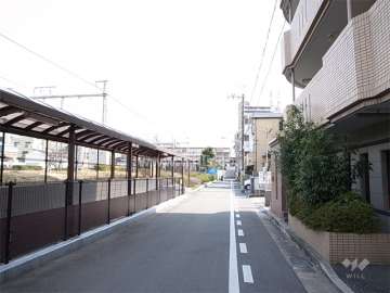 敷地北側には道を挟んで、JR東海道本線が走っています。