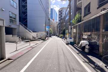敷地北側の前面道路（東側から）