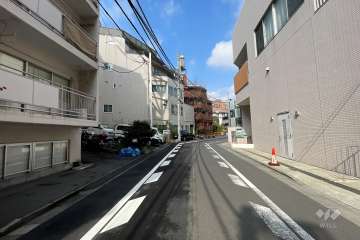 敷地北側の前面道路
