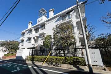 代々木大山パインクレストの外観（南西側から）