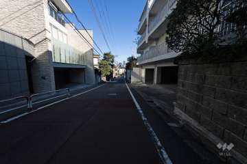 敷地北東側の前面道路