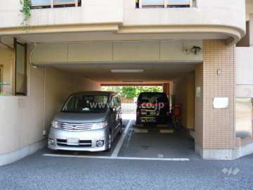 敷地内駐車場（平面式　屋内）