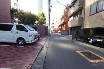 敷地北側の前面道路（東側から）