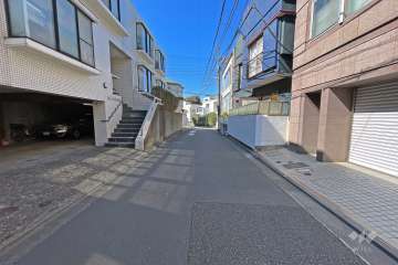 敷地北側前面道路