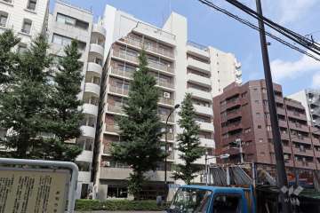 第１２宮庭マンションの外観（東側から）