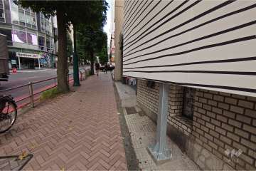 敷地南西側の前面道路（南東側から）