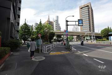 敷地北東側の前面道路