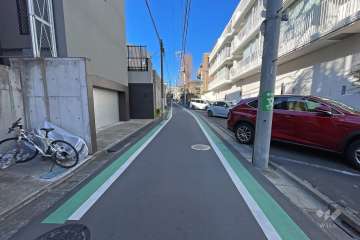 敷地南側の前面道路