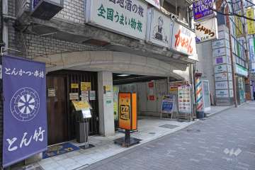 敷地西側の前面道路