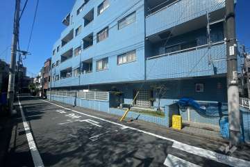 敷地南西側の前面道路（南東側から）