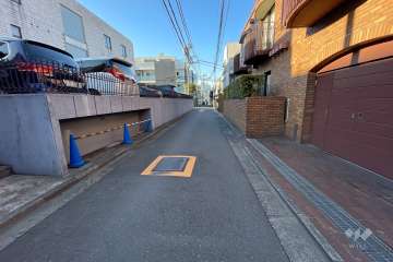 敷地南東側の前面道路