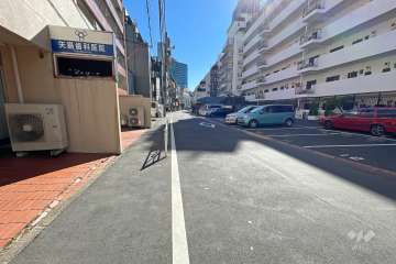 敷地南側の前面道路
