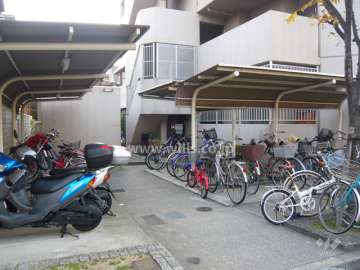 屋根付きの駐輪場