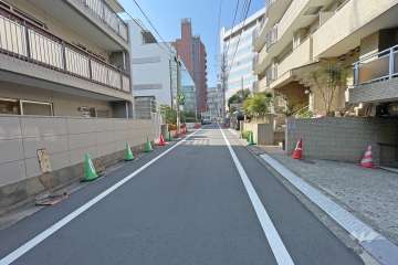 敷地南東側の前面道路