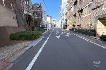 敷地北側の前面道路