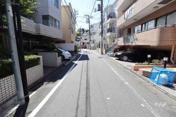 敷地南西側の前面道路