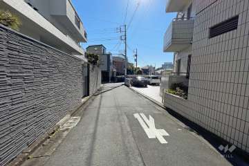 敷地北東側の前面道路