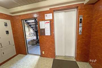 共用のエレベーター