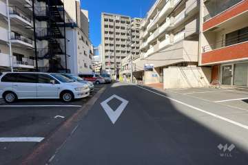敷地南側の前面道路