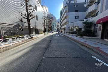 敷地北東側の前面道路