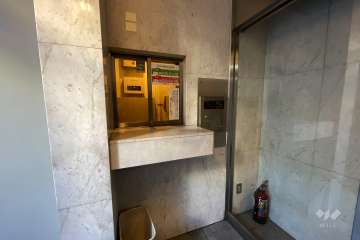 エントランスはオートロック付きです。