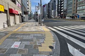 敷地南東側は、国道246号（青山通り）に面しています。