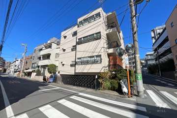 クリスタルコーポ初台の外観（南東側から）